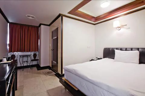 In-room safe, blackout drapes, soundproofing, free WiFi