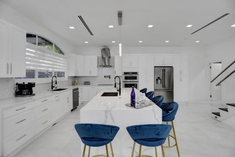 Villa, 4 Bedrooms | Private kitchen | Fridge, oven, coffee/tea maker, electric kettle