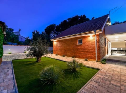 House (Four Bedroom Villa With Hot Tub) | Exterior