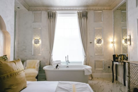 Junior Studio Suite | Egyptian cotton sheets, premium bedding, memory foam beds, minibar