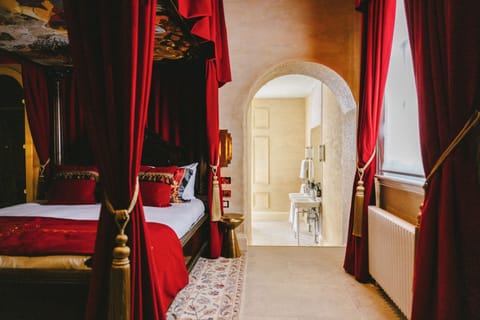 Junior Studio Suite | Egyptian cotton sheets, premium bedding, memory foam beds, minibar