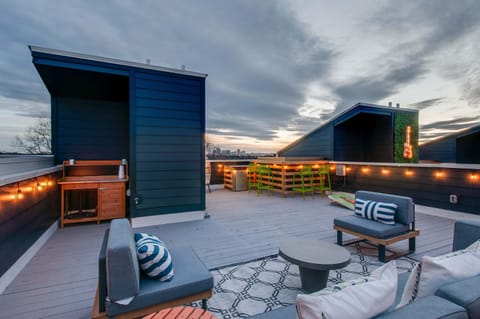 House | 8 bedrooms, desk, high-speed internet