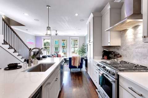 House | 4 bedrooms, high-speed internet
