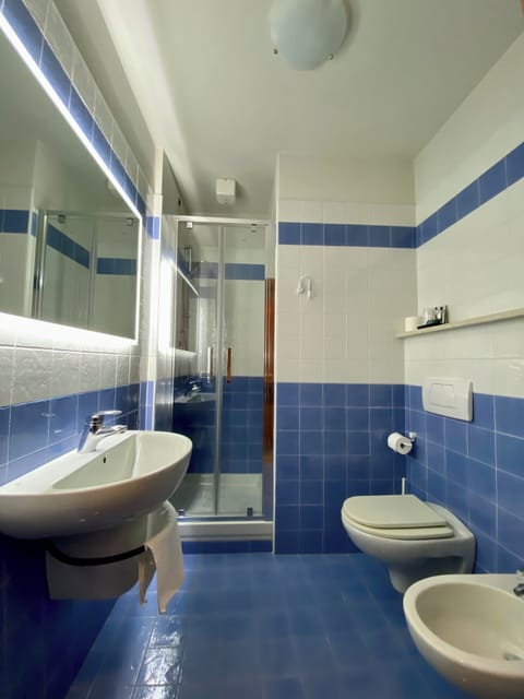 Comfort Double Room, Mountain View | Bathroom | Free toiletries, hair dryer, towels, soap