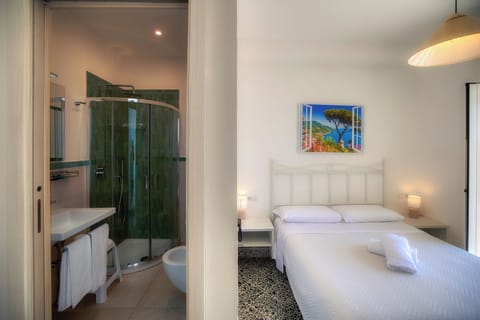 Comfort Room, Sea View | Desk, soundproofing, iron/ironing board, free WiFi