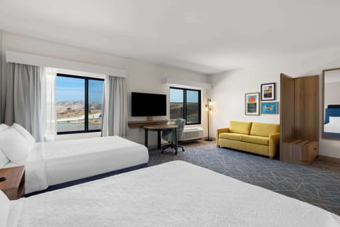 Studio, 2 Queen Beds, Accessible, Bathtub | Free wired internet