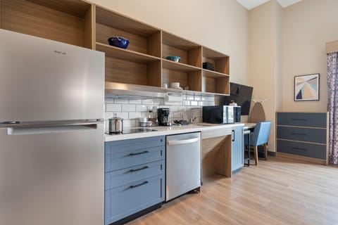 Premium bedding, pillowtop beds, desk, laptop workspace