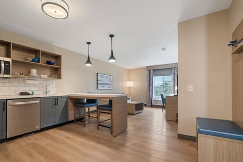 Premium bedding, pillowtop beds, desk, laptop workspace