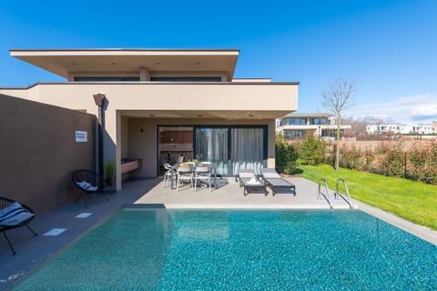 Villa | Pool | Indoor pool, outdoor pool