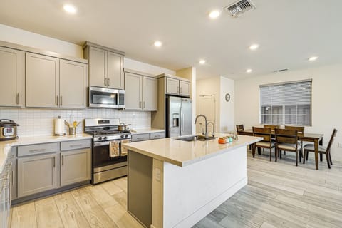 House (3 Bedrooms) | Interior