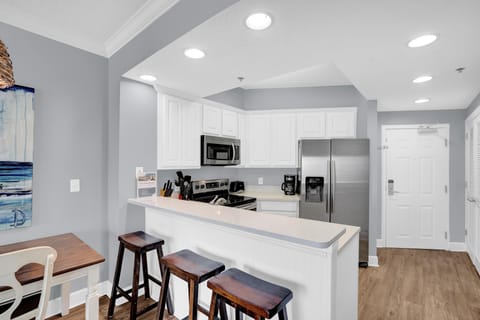 Condo, Multiple Beds (Palm Beach D52) | Private kitchen | Oven