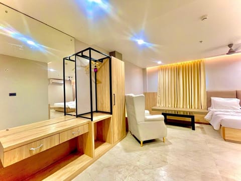 Deluxe Double or Twin Room | Desk, laptop workspace, WiFi (free)