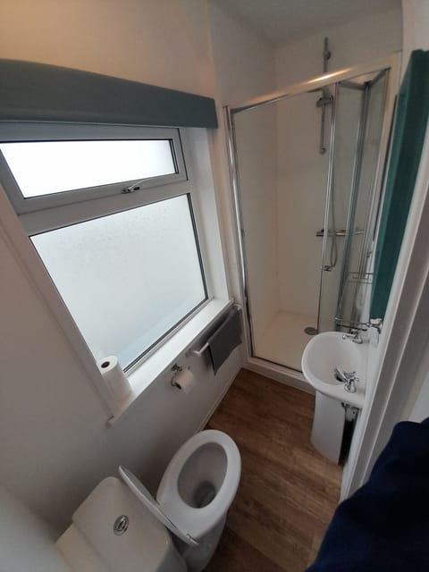 Classic Single Room, Private Bathroom | Blackout drapes, iron/ironing board, free WiFi