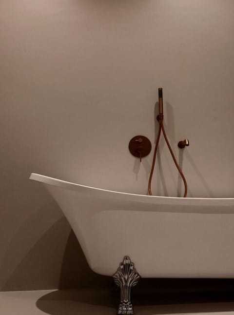 Luxury Suite | Bathroom | Hair dryer, slippers, towels, toilet paper