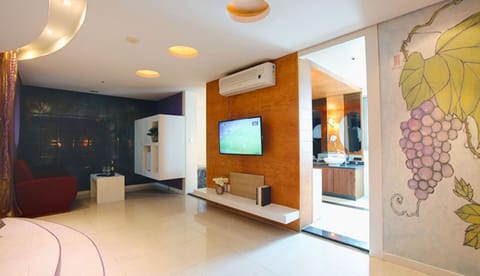 Suite (Double) | In-room safe, desk, soundproofing, free WiFi