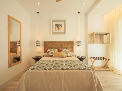 Double Room | In-room safe, soundproofing, free WiFi
