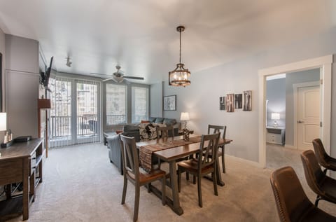 Condo, 2 Bedrooms | Living area