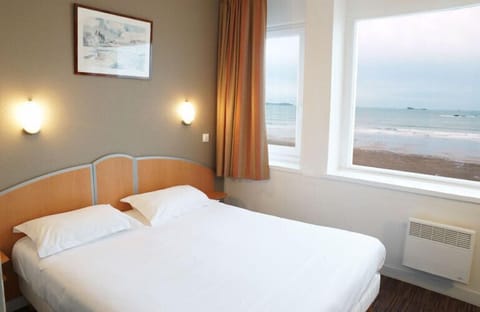 Double Room, Balcony, Sea View | Desk, free WiFi, bed sheets