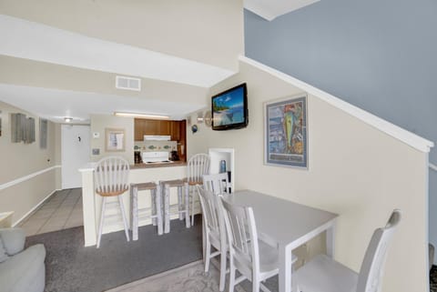 Condo, 1 Queen Bed with Sofa bed (Sugar Beach 312) | Dining