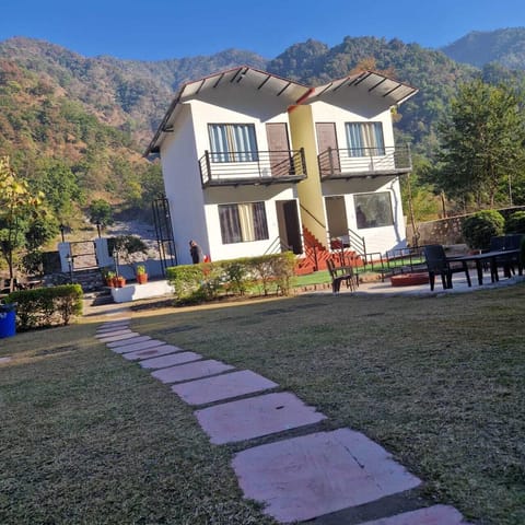 Standard Single Room, 1 Double Bed, Air conditioning, Pool View | Laptop workspace, free WiFi, bed sheets