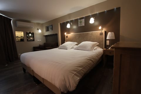 Suite, Ensuite (Mini) | In-room safe, individually decorated, desk, free WiFi
