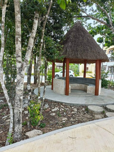 Apartment, 3 Bedrooms, Patio | Property grounds