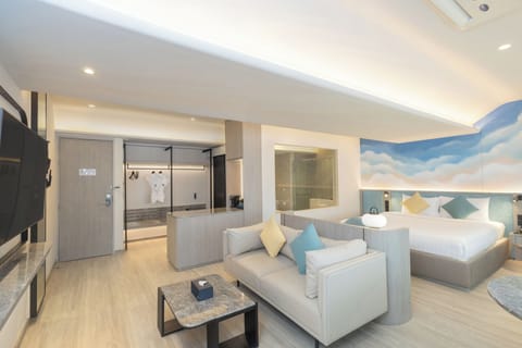 Cloud Suite Room | Minibar (some free items), in-room safe, laptop workspace