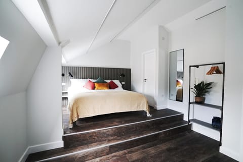 Deluxe Double Room | Desk, laptop workspace, blackout drapes, soundproofing