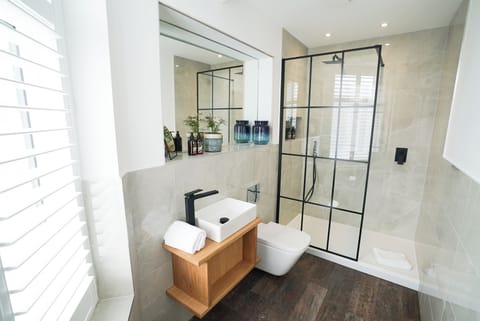 Deluxe Double Room | Desk, laptop workspace, blackout drapes, soundproofing