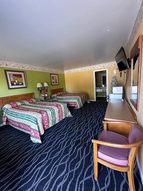 Double Room, Balcony, Garden View | Iron/ironing board, free WiFi, bed sheets