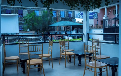Poolside bar