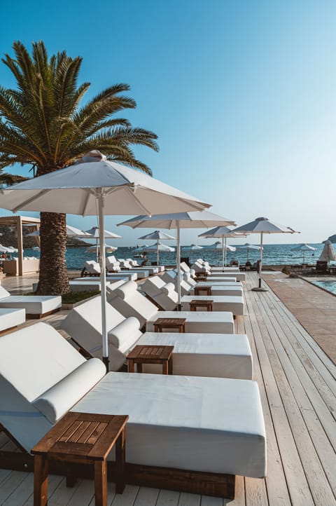 Outdoor pool, pool umbrellas, sun loungers