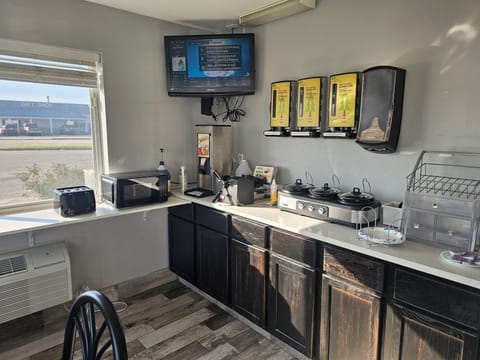 Free daily continental breakfast