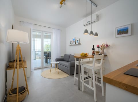 Apartment | Dining