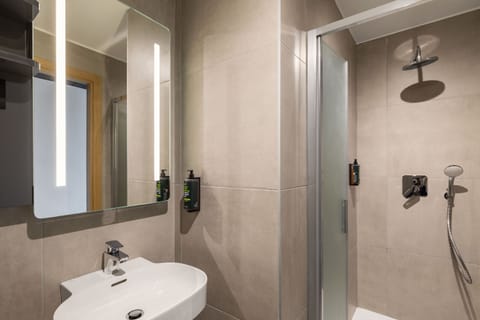 Standard Single Room | Bathroom