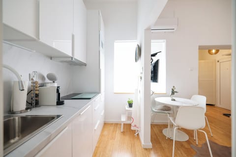 Deluxe Apartment, City View | Private kitchen | Electric kettle, toaster
