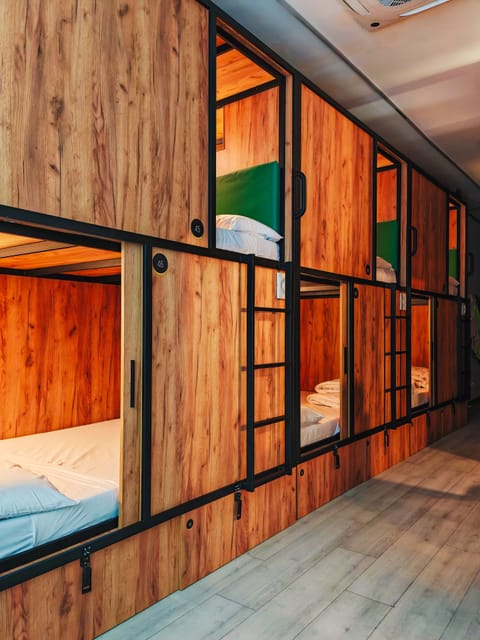 Hypo-allergenic bedding, down comforters, free WiFi