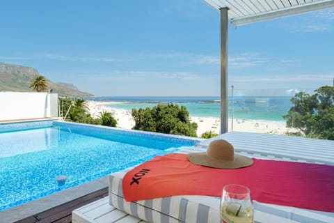 House | 4 bedrooms, desk, Internet
