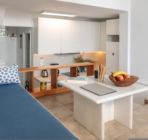 House | 2 bedrooms, desk