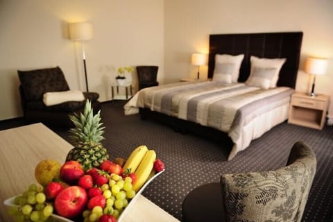 Classic Studio, 1 Bedroom, Non Smoking | Desk, free WiFi, bed sheets