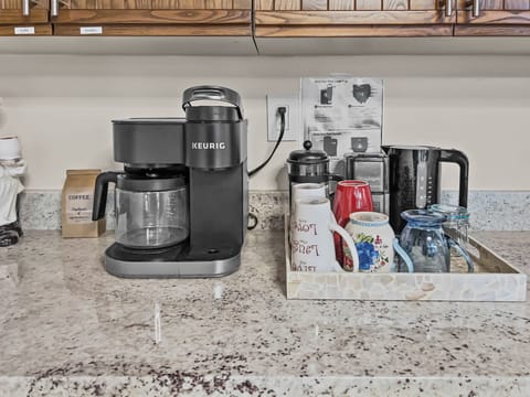 House, 1 Bedroom | Coffee and/or coffee maker