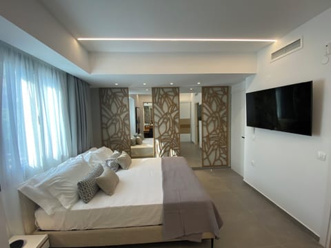 Luxury Suite | 1 bedroom, premium bedding, down comforters, individually decorated