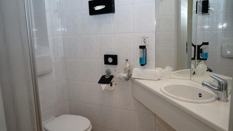 Towels, soap, shampoo, toilet paper