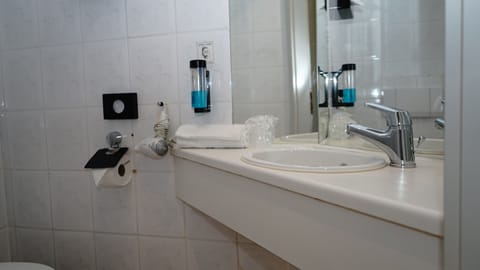 Towels, soap, shampoo, toilet paper