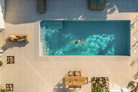 Outdoor pool, pool umbrellas, sun loungers