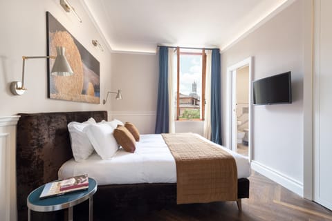 Design Double Room | Minibar, in-room safe, desk, blackout drapes