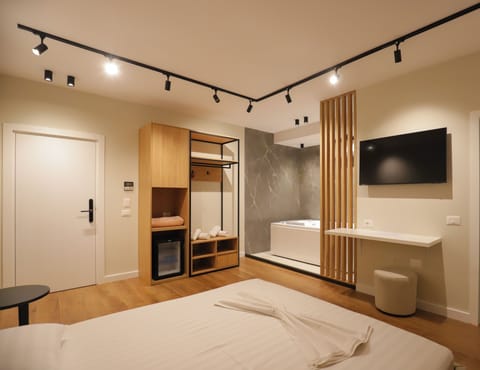 Superior Double Room | Desk, soundproofing, free WiFi, bed sheets