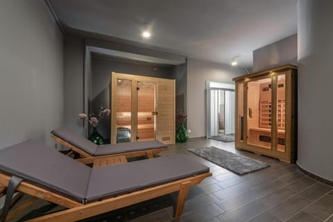 Sauna, hot tub, deep-tissue massages, sports massages, massages