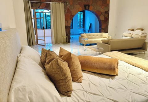 Family Studio Suite, Mountain View | Desk, laptop workspace, blackout drapes, free WiFi