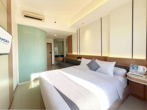 Urban Superior | Desk, free WiFi, bed sheets
